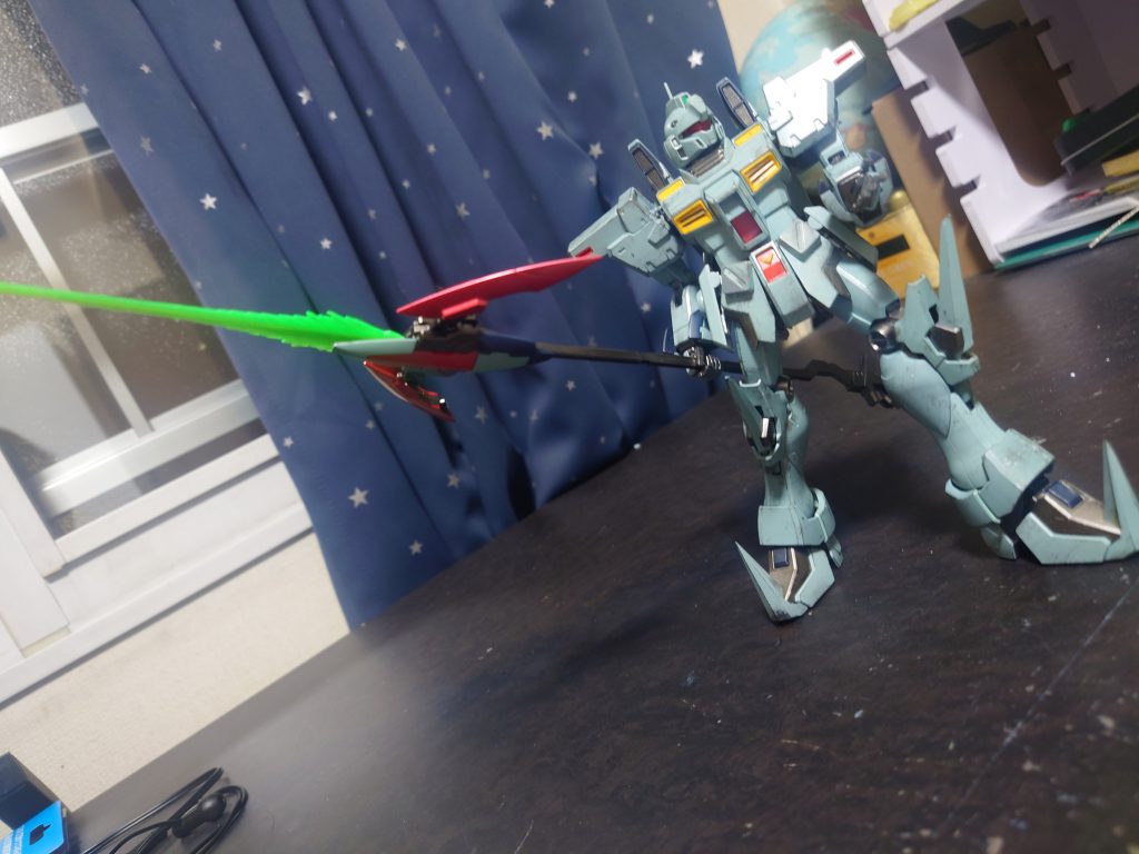 ガンダムデスサイズのシールドを一部組み換えビームデスサイズに取り付けれるようにしビームトライデントとして装備できるように