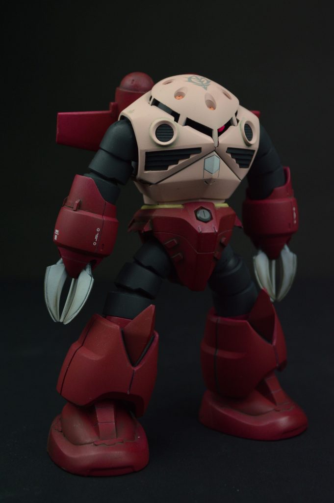 頭部を埋没させて、目つきをシャープにしました