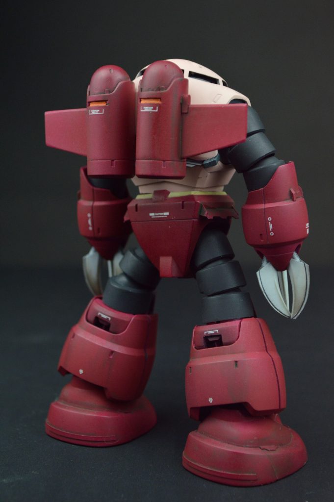 水中なら潜水艇のように方向舵があったほうがよかろうと、スラスター脇に作りました