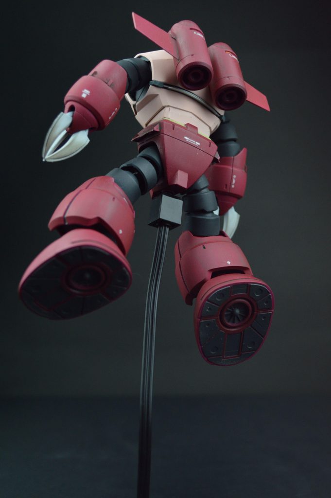 足裏もちゃんと塗り分けました古いキットでスタンド対応してないので、ポリキャップを埋め込みました