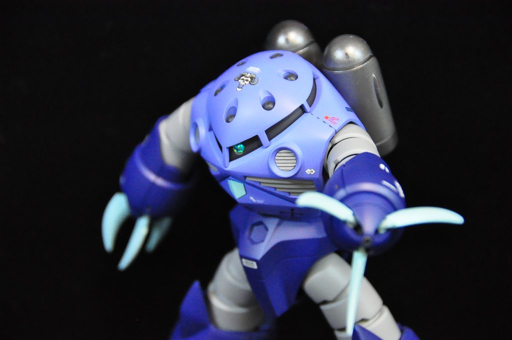 ちょっと俯瞰気味に！少しビビット過ぎるかな？と塗ってて思いましたがなかなかハマってると思います。ちなみに関節も制作見本と違う色にしています。