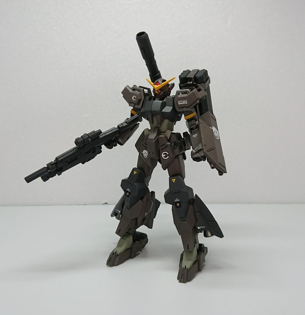 正面カラーリングはエコーズジェガンを参考にしてます、それに合わせてエコーズのデカールも貼ってみました。