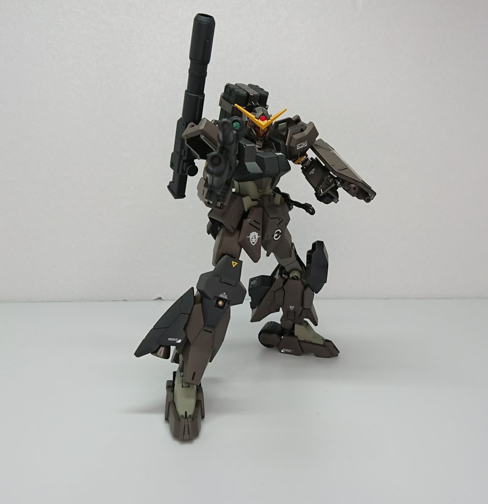 ビームアサルトライフル+付属グレネードランチャーそれなりの威力を持つアサルトライフルと下部に装着された付属のグレネード、特筆することのない名前通りな性能の武装。30MMミリタリー武装のライフルを使用してます。