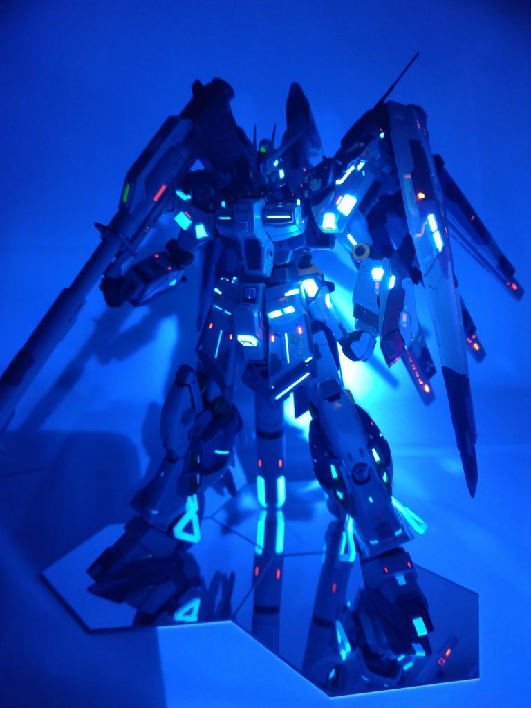 暗闇だとこんな感じ。