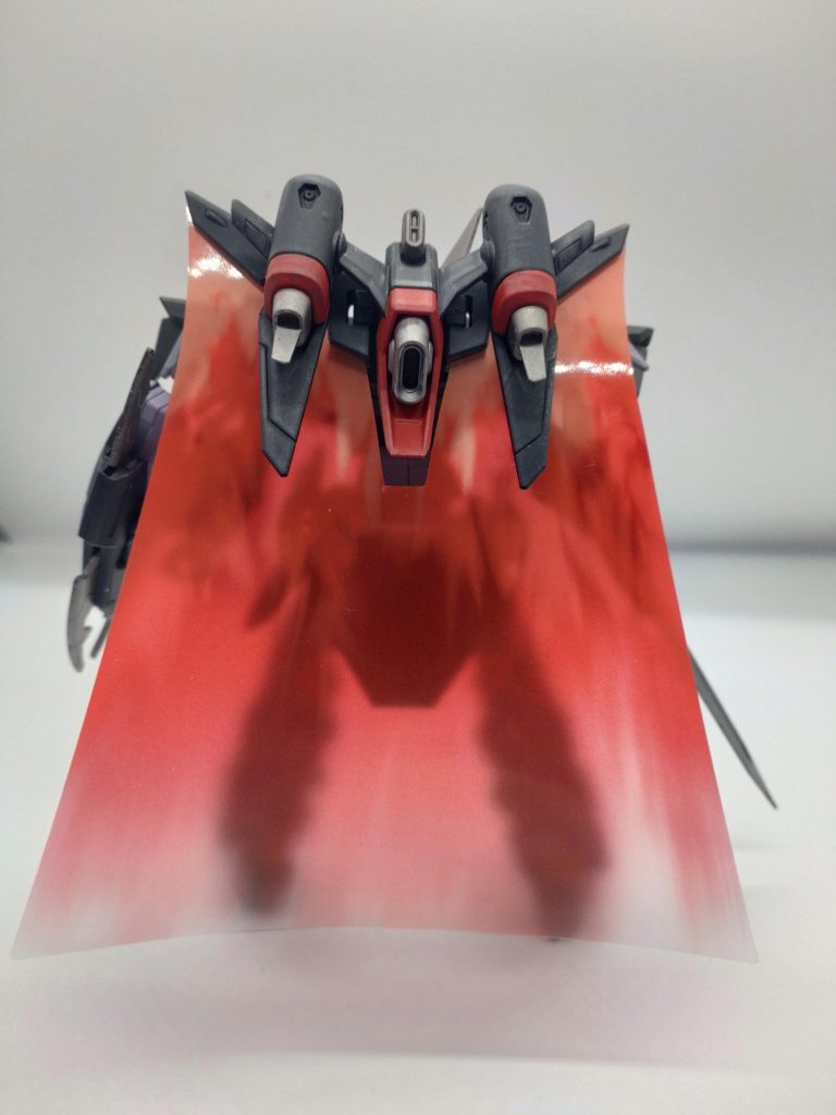 後ろ姿。大きなマントエフェクトが付きます。