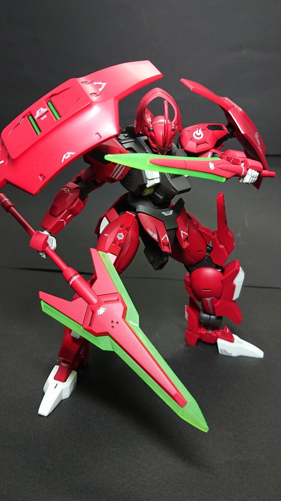 水星の魔女の汎用デカールを使い、ストレート組み＋つや消しをしました。ビームジャベリンの刃は2000番で磨いてマットにしています。