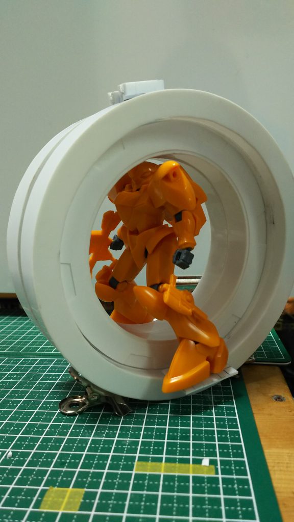 円の切り出しは百均のコンパスカッターでやりました。できるんだなこれが