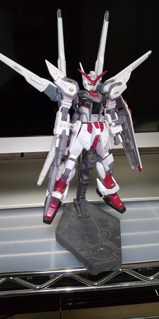 当時、設定画を見て「アカツキのラインの良さが金メッキで隠れている。カラーリングを変えたらイケるかも」思ったのが動機でしたが、気が付けばノワールとのニコイチに・・・しかしこの２つ発売時期が近かったためかほぼ無改造でミキシングできた記憶があります。