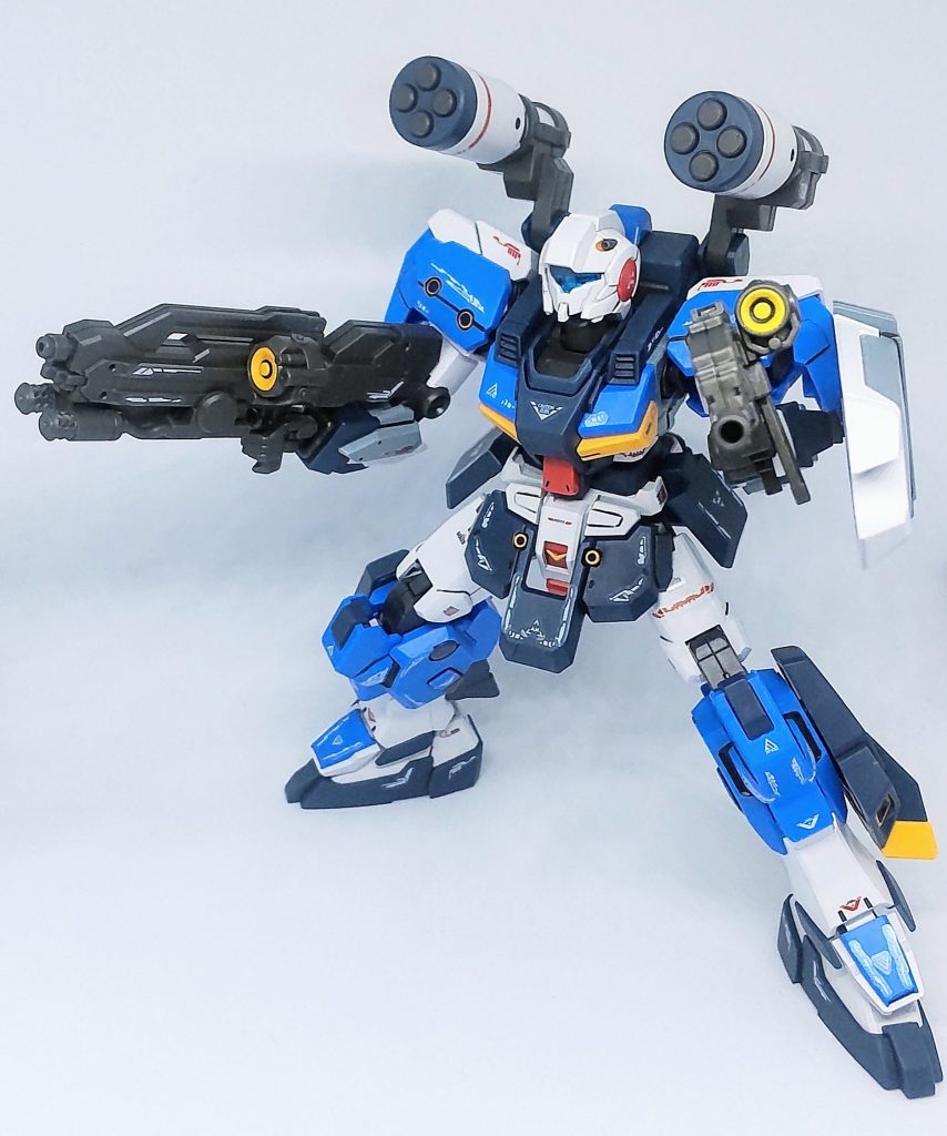 スタンダードアーマー装着後でも可動はバッチリ、足回りにおいてもグスタフ・カールの様な関節が伸びる構造になってるため可動域を拡張することも出来るため思うように動かせます。