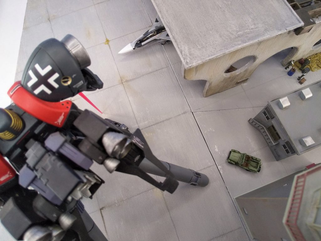 リーオー + ガーベラテトラ腕 + リゼルCバックパック + コトブキヤのタンク1/72メッサーシュミットBf109のデカールを使ってナチスドイツ仕様。