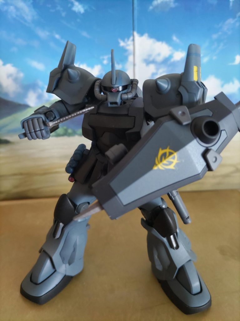 緊急時ようのヒートダガーも装備。近接メインの機体の為肩は装甲を追加しています。イフリートの篭手を使いました。