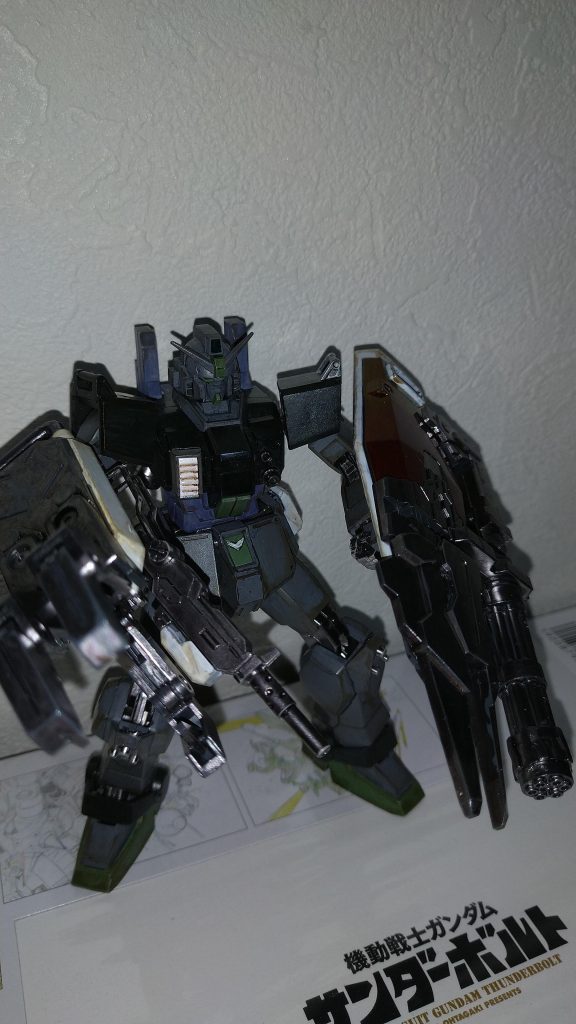 そもそも、このシステムウェポンキットのシールドが似合う機体として、陸ガンを購入しました。一応クローとかも汚しを入れてるけど、写真ではほぼ分かりませんね。