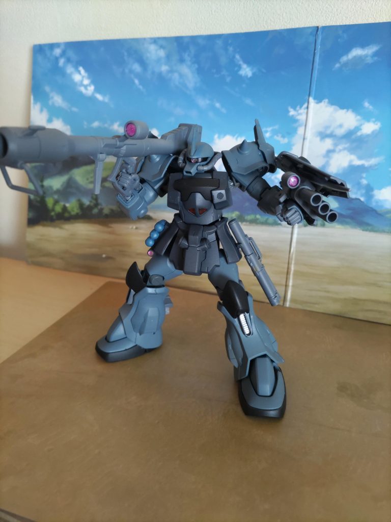 オプションその2でジャイアントバズです。個人的にグフにジャイアントバズ持たせるの凄く好きです!カッコイイ!左腰についてる筒は