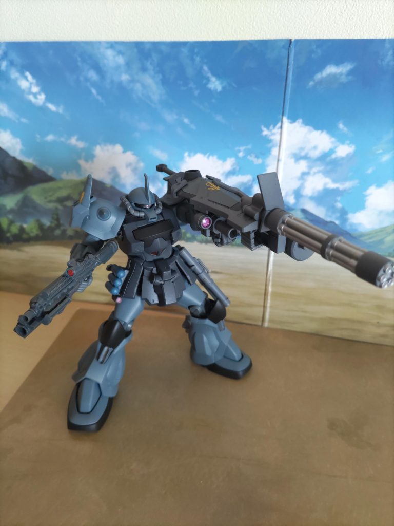 元がグフカスタムの為ガトリングも装備可能!中距離戦闘にも対応可能です。