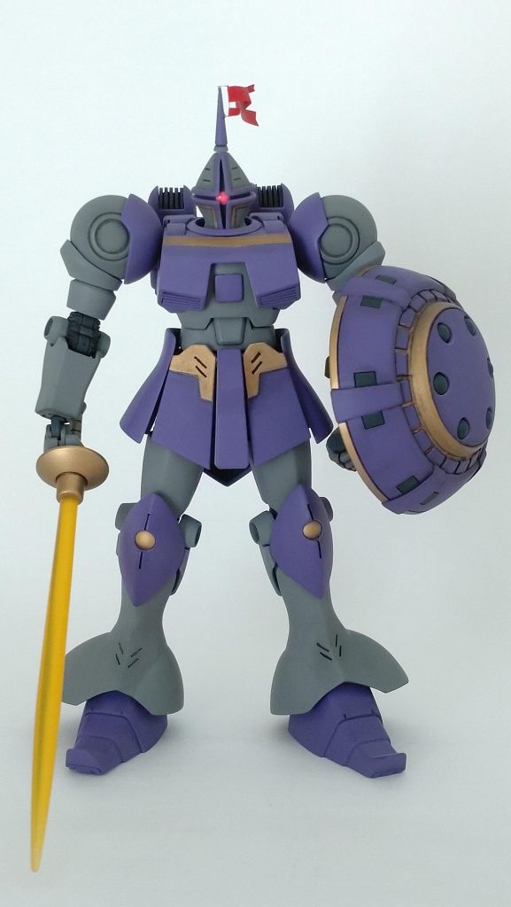 塗装は全体的に暗めに、盾は新造しました。