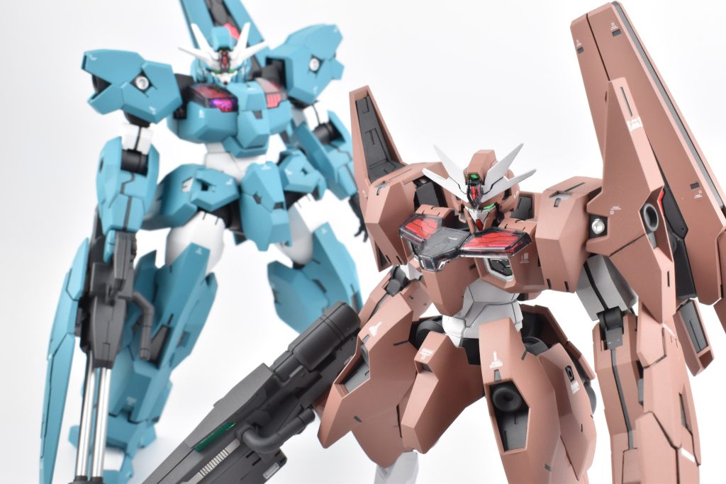 最後にルブリスソーンとウルの2ショットです!この完成した2機を揃えてずっと撮影がしたかった!アニメでは最後この2機はどこに行ったのだろうか…。気になるところです。詳しくはブログで塗装レシピなど紹介しているので、気になる方はぜひご覧ください!最後までご覧いただきありがとうございました!