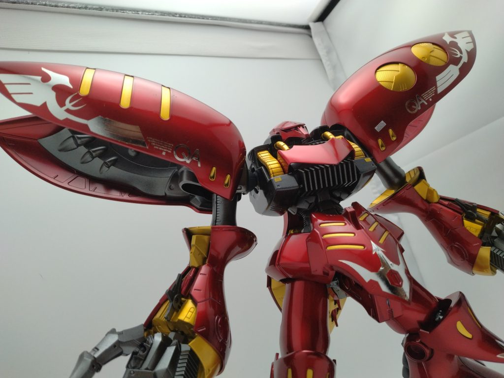 肩のデカール表は上手く貼れたのですが‥