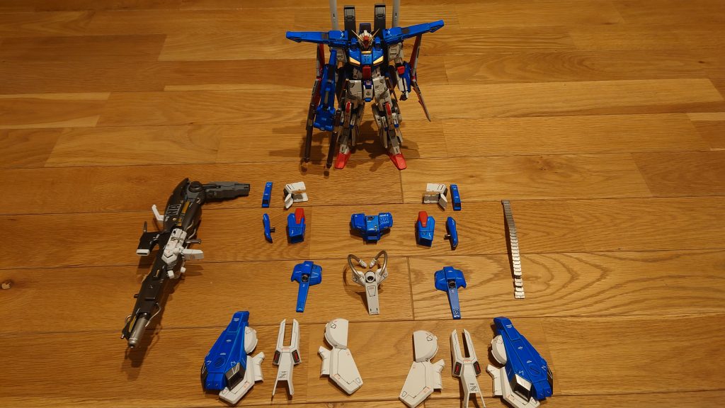 最後に、前回製作の強化型ZZガンダムVer.Kaと追加武装を並べて。ご覧下さり有難う御座いました!