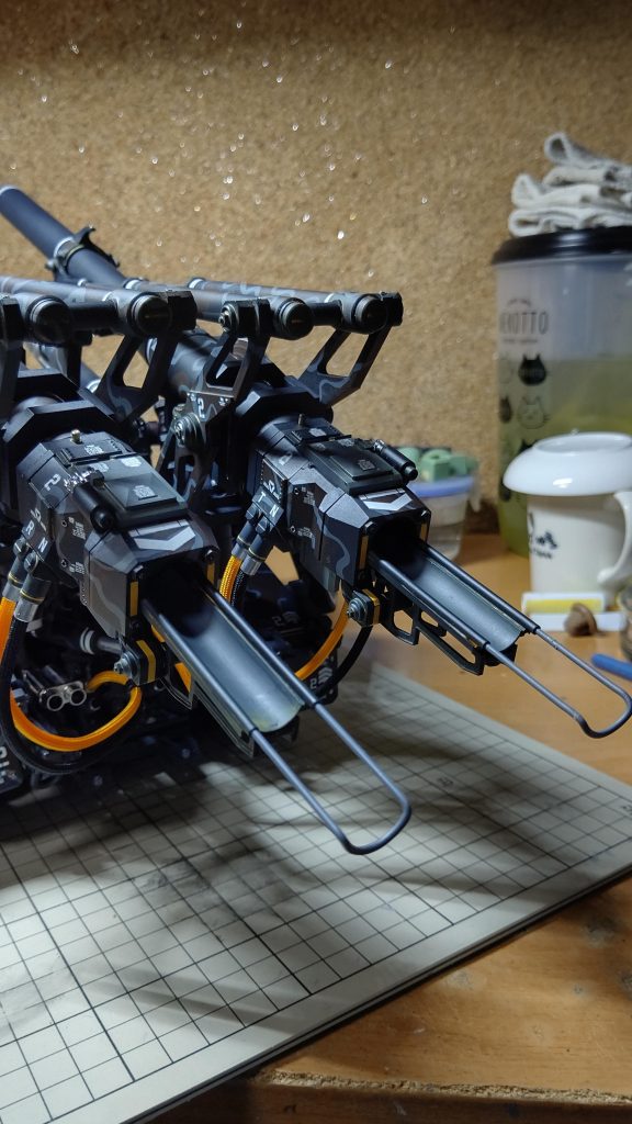 レールガンの装填部です。コンテストの大きさ対策に、パタンと折りたためます(^_^)。