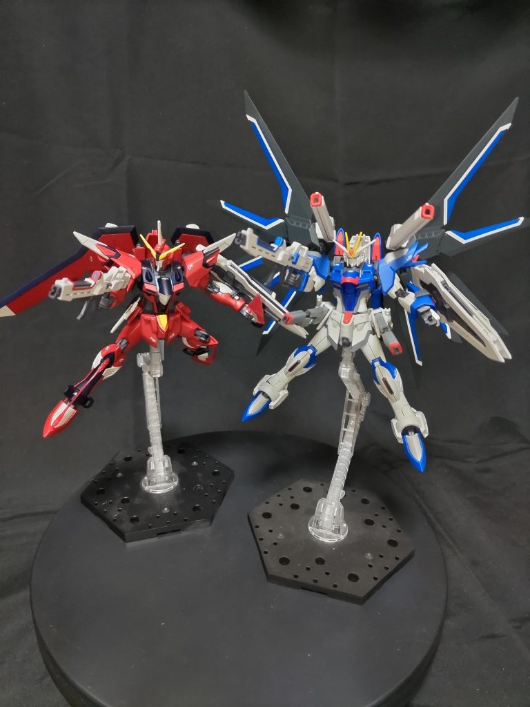 HGライジングフリーダムガンダムとツーショット