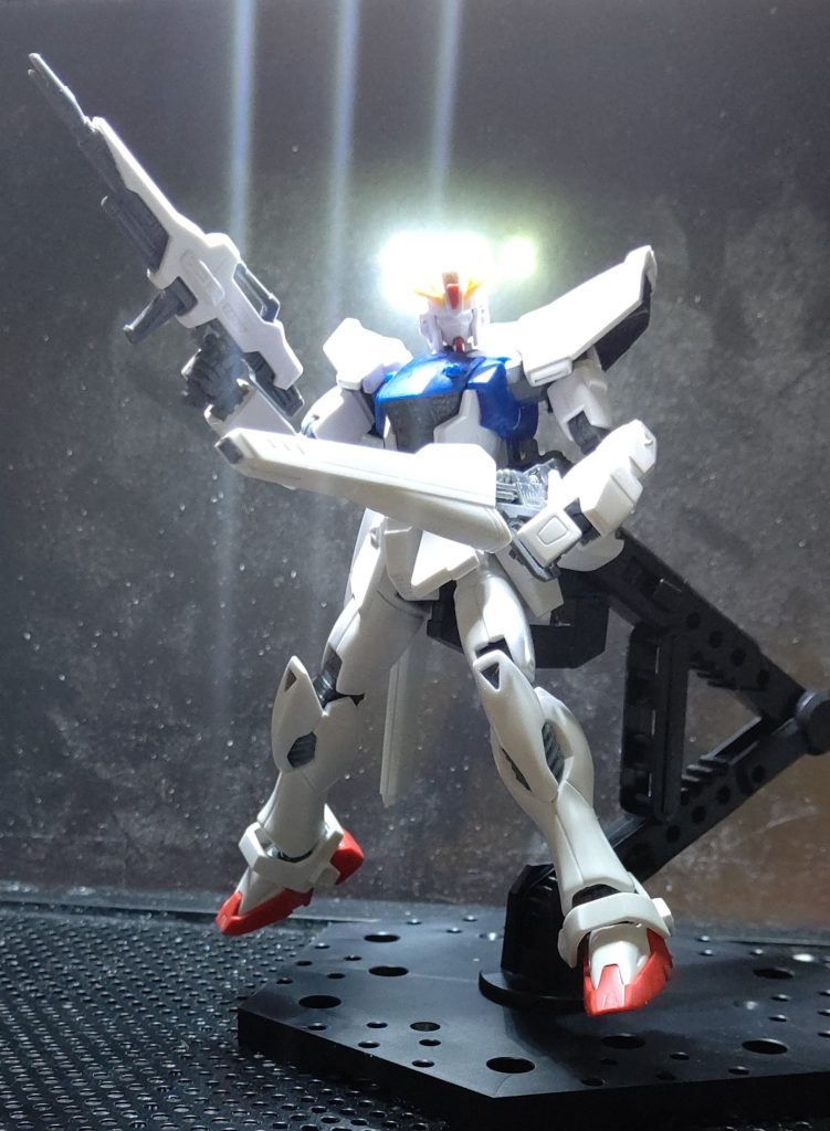 こちらはディテールアップ前写真の撮り方が悪く、白飛びしているかの様に見えてしまいます。シールやら、部分塗装をしないと白とグレーばかりなんですねF91