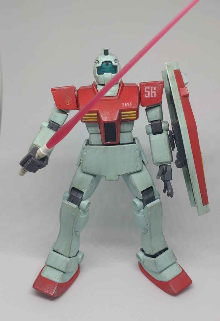 ビームサーベルで。ビーム刃はガンダムから借りました。