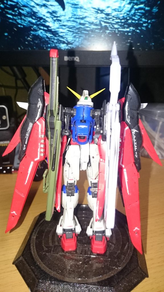 デスティニーの羽をしまうと意外とコンパクトですよね。