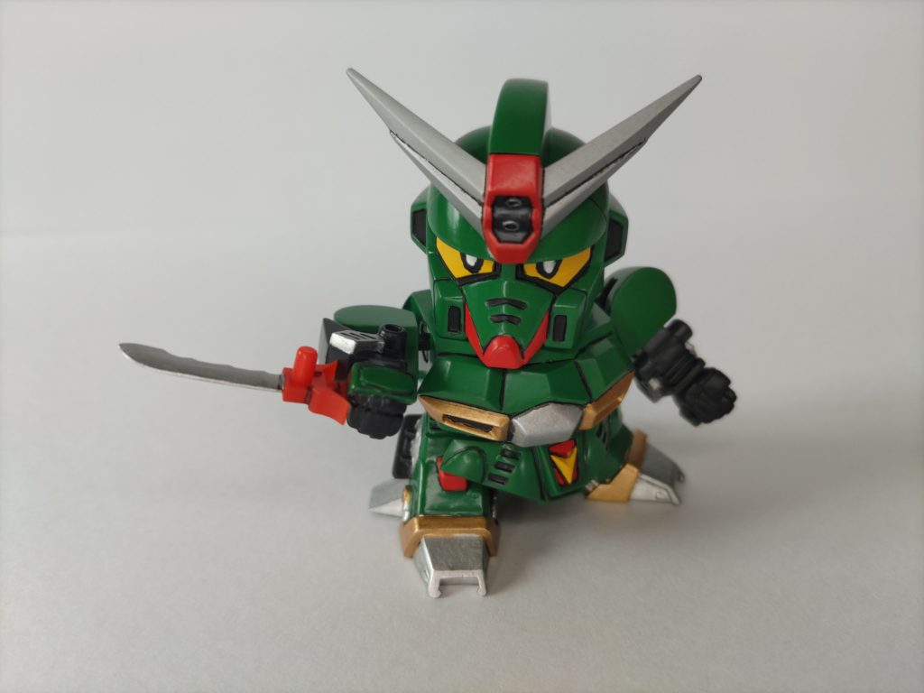 軽装タイプ　　　　　　　　　　　　　　　　　　　　　　　　　　　　　　　　　　　　　　　　　　　　　　(説明書ではバックパック無しの肩アーマー装備でしたが、両方外しています)SDからガンダムに入ってきたので、G-ARMSも好きでした。(キャプテンガンダム推しでしたが）当時は元祖SDの方がラインナップが充実していたので、そちらを集めていました。ガンダイバーのバイザーの留め具を失くして、初めてバンダイにパーツ請求しました。　　　　　　　　　　　　　　　　　　　　　　　　親に頼んだので、説明書を切り取られて2回目失くしたときは途方に暮れました。(コピー、手書きでも良かったはず)