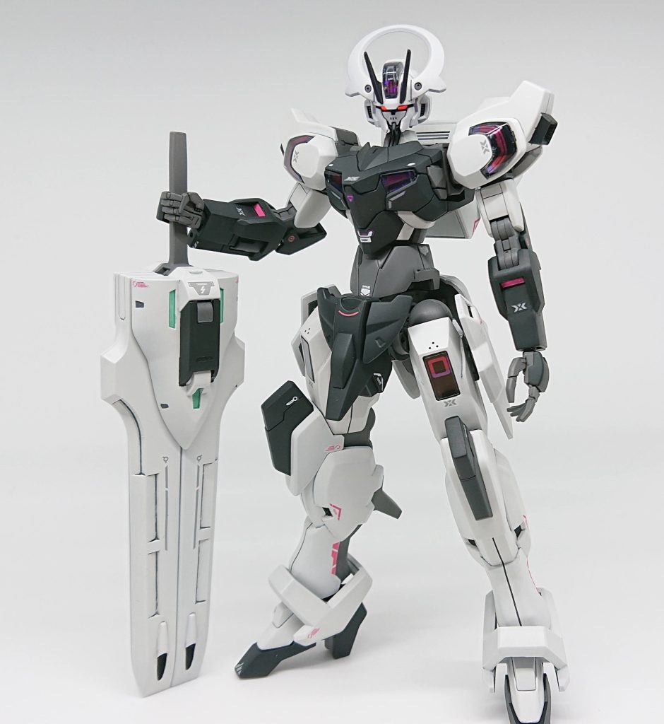 胴体をガンヴォルヴァ、足をジャスティマのものと交換しています。加えて、腕の延長と首の短縮でスタイル調整を行いました。