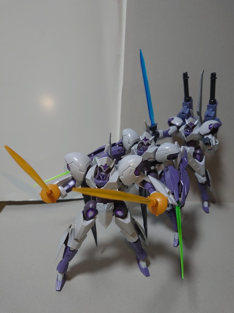 ドドン‼ 日菜「どうするの紗夜?」紗夜「日菜、羽沢さん、デストロイにジェットストリームアタックをかけます」つぐみ「陽電子リフレクターの隙間から入りましょう!」 地球連合の巨大MS・デストロイにジェットストリームアタックをかけるミカエリス! 紗夜「黒い三連星には及ばないけど」日菜「二刀流の連撃と」つぐみ「ゼロ距離射撃で打ち砕く」 続いてはこちら↓