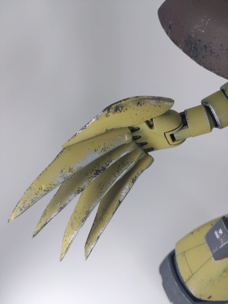 爪は恐らく倍くらいのでかさになってます。デカすぎてクリアランスが怪しくなりました。