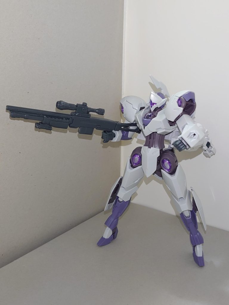 ミカエリスD固有武装であるビームスナイパーライフル。紗夜は片手持ちで使うのが基本のようである。また、シールドも片側のみの装備になった。 今後のさよひなつぐトリオの活躍にも期待が持てそうだ。 〜花咲川女子学園同窓会報より〜