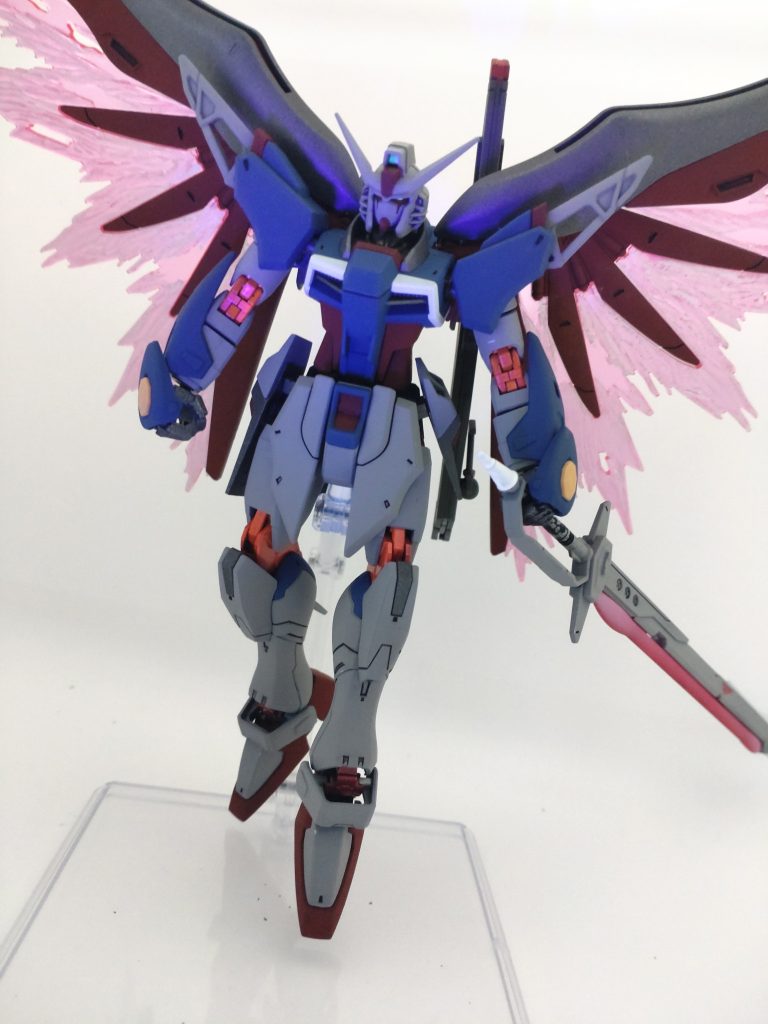 センサー系と関節はブラックライトで発光します。