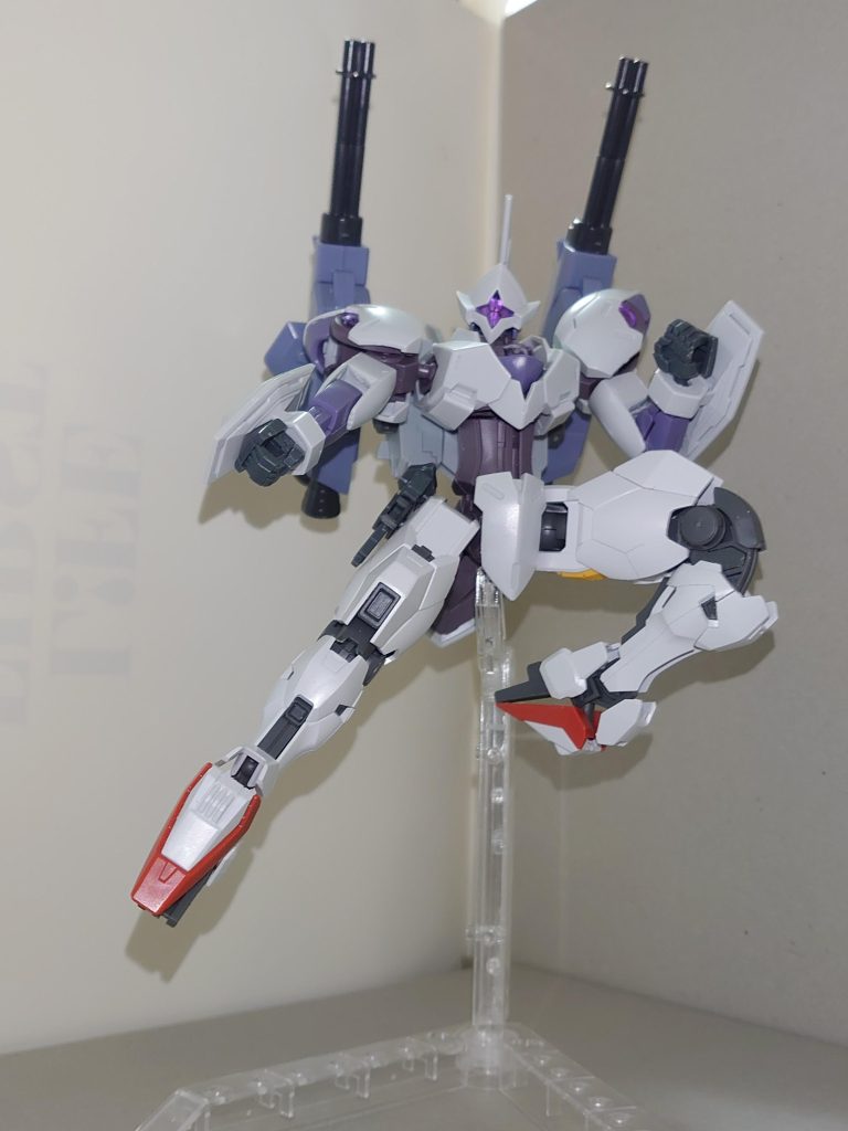 流星キック足首の変形機構を利用。