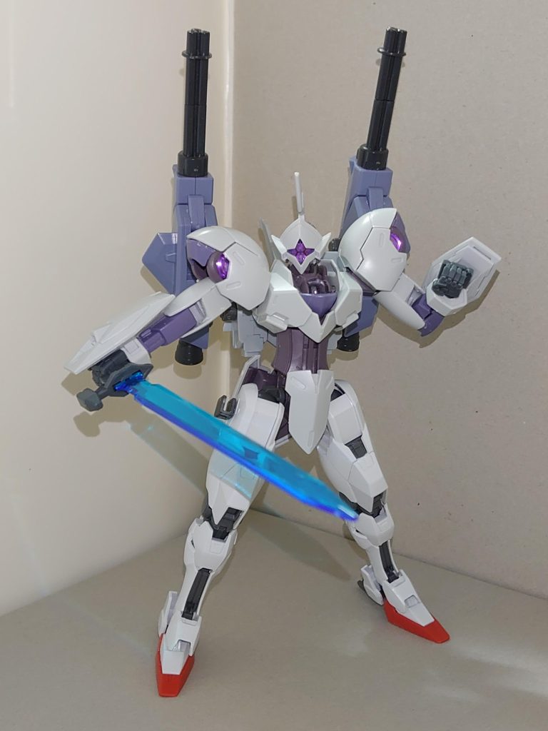 ビームサーベル今回、つぐみは大腿部のハードポイントを利用し、ミカエリスEx-Vにサーベルラックを取り付けた。