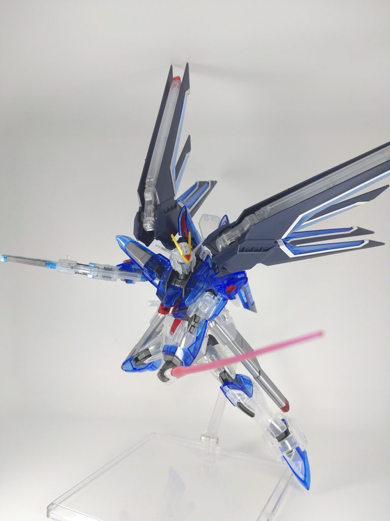 しかしシールの多さは議論がありますが、プロポーション、可動域共にレベルは相当高いキットだと思います。関節も緩すぎずキツすぎずいい塩梅です。