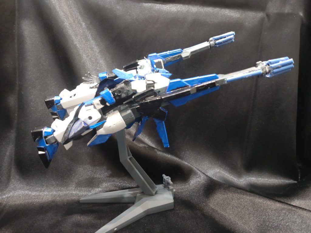 変形機構はＡＧＥ2そのままです。足はダブルオーダイバーから、脚部アーマーは煌・ギラーガから引っ張り出しました。