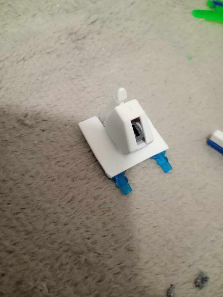 作成時にまず取り掛かったのはバスターパーツの取り付けですプラバンとcファンネルを使ってつけれるようにしました後ほどこれにユニコーンのパーツを使ってディテールアップしました