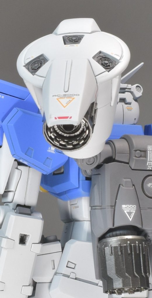 ユニバーサルブースターポッドのメカ部分も切り抜いて置き換え。メインのブースターも併せて、この辺りはわざとらしい位にメカっぽくしてみました。