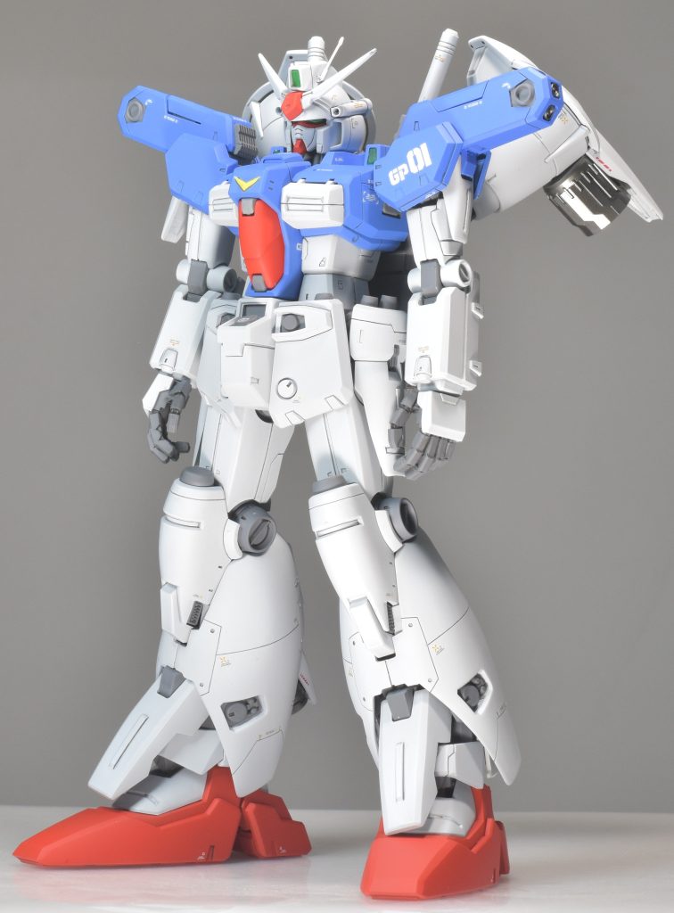 脚、肩、胴体などはスジボリでディテール追加。前腕は短く感じたので延長しています