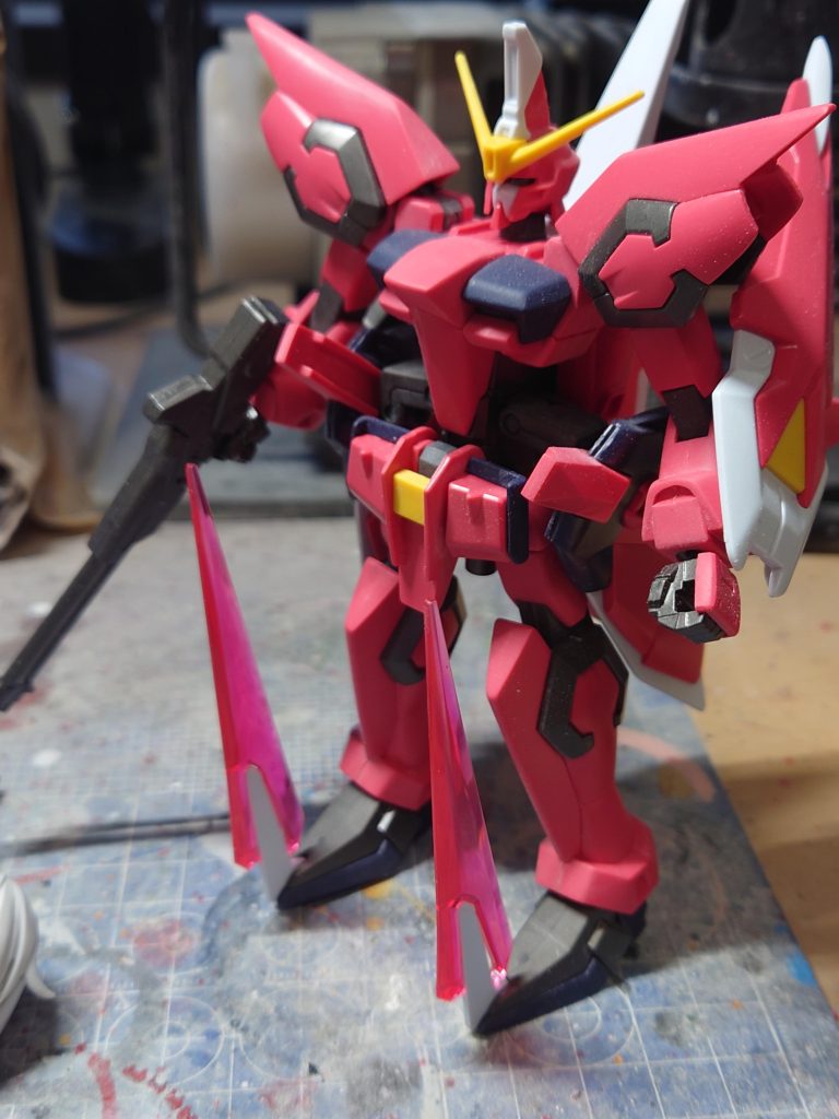 イモジャのエフェクトのピン切ればイージスの足にフィットするので(腕は加工必要)やりたい人はイモジャ2個買って何とか黄色に塗れば当時やりたかったイージスサーベル四刀流が出来ます