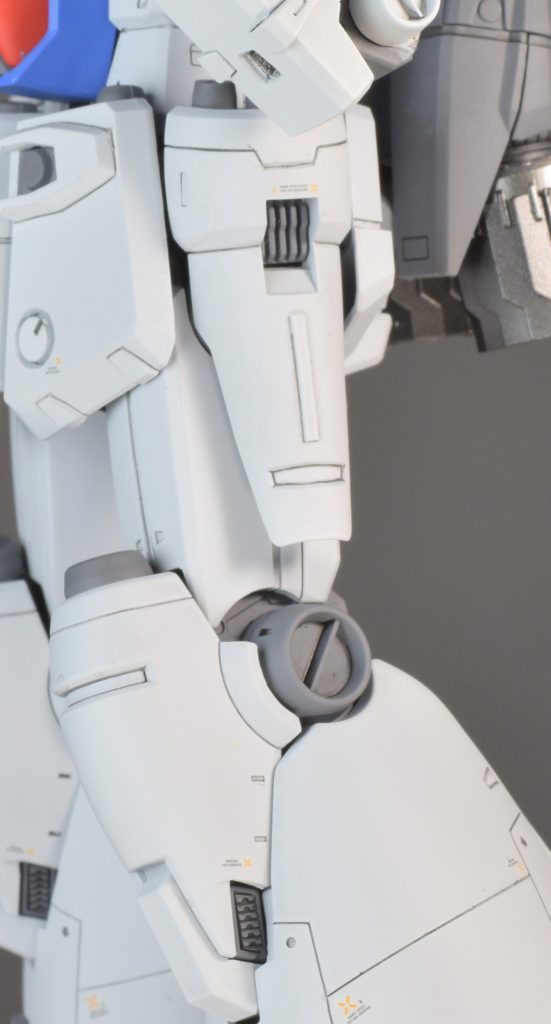 腰サイドアーマーのシイタケと膝アーマーのチラ見えダクトパーツも制作。目立たない所に機械らしさがあるのってカッコいいですよね