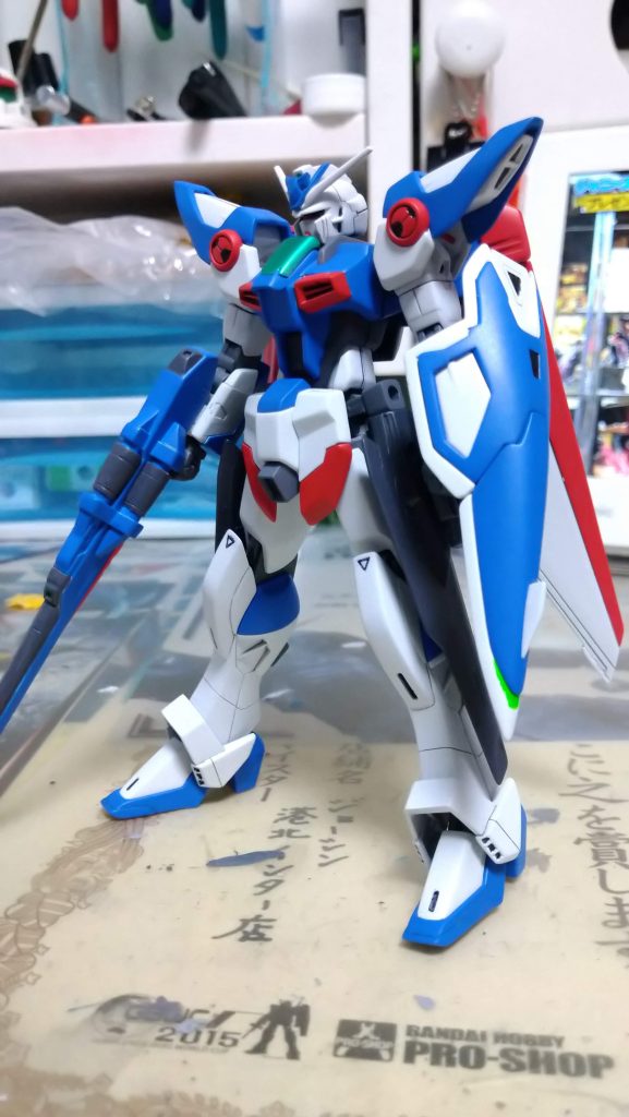 2021年に完成したばかりの頃の姿。色がヒロイックでガンダムしてた頃。あちこちの塗装が失敗しており、塗り直す際に角を外し、現在の色になり、度重なる細かな改良が加えられて今の姿になった。現在の姿に至る経緯とか気になる人がいれば今度投稿しようかななんて考えています。いればの話ですが。