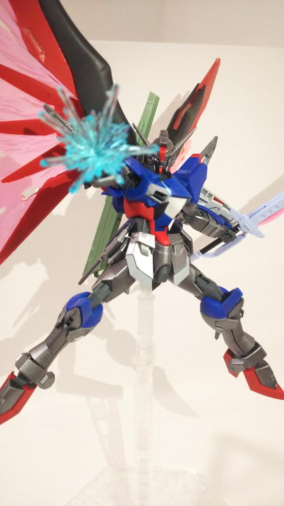 アロンダイトビームソード&パルマフィオキーナ掌部ビーム砲デスティニーガンダムから引き継がれた武装。