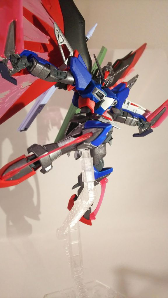 カルキトラ ビーム重斬脚こちらイモータルジャスティスのものを使用。腰はデスティニーガンダムっぽさを見せるためにライジングフリーダムガンダムのものを使用。