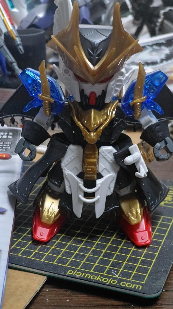 仮組みです。アンテナ、帽子のエッジ出し、ナイフを削ったり。マスクも後ハメできるように加工してたのですが、部分塗装だったので意味無かったかも😅このあとメインを缶スプレー塗装し、エングレービングは筆塗りしました(集中力と忍耐力が鍛えられました)。