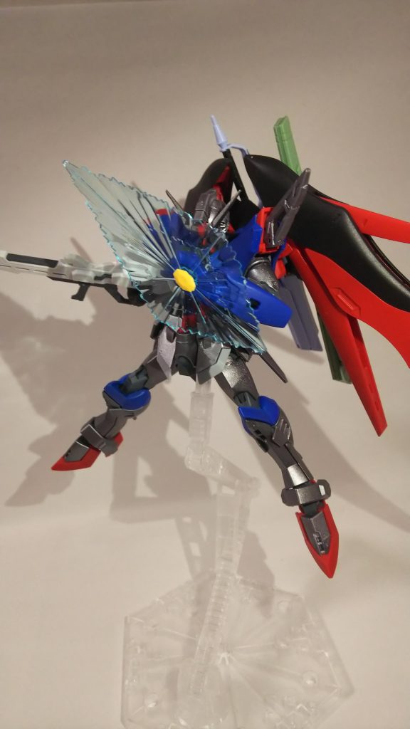 ソリドゥス・フルゴールビームシールド発生装置デスティニーガンダムからの流用。これ以外にもフラッシュエッジ2ビームブーメランも採用されている。