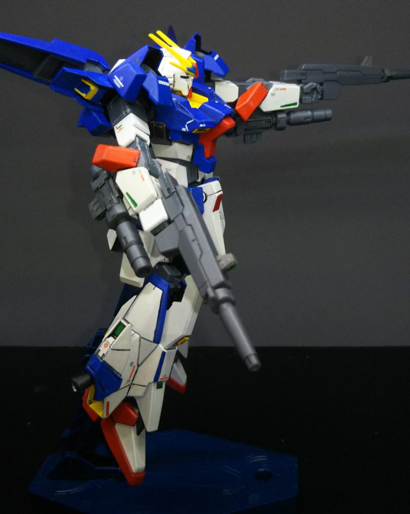 肘のジョイント穴を使っての4丁銃状態。