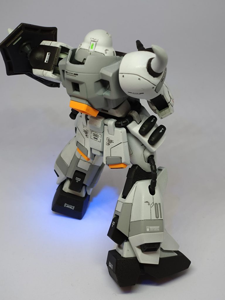 古いキットと言うこともあり、モナカ構造のパーツが多く繋ぎ目消しが必要でした。スタイルは悪くないですが、最近のキットと比べると、やはり古さを感じますね。MGのスタイルに近づけたかったのですが、イマイチ近づけませんでしたかね、、、いつもコメント、イイネ、フォローありがとうございます!