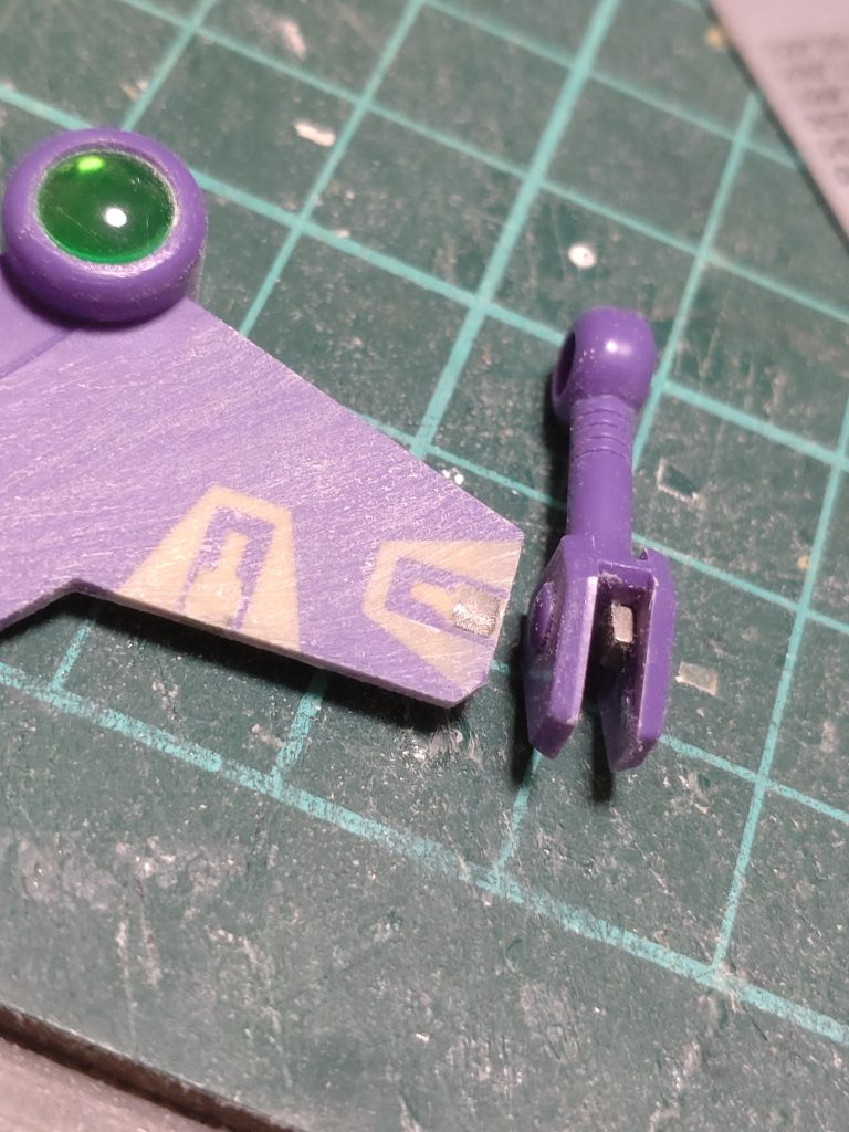 武器のモードチェンジのための溝の見栄えがいまいちなのでネオジウム磁石を仕込んで埋めました